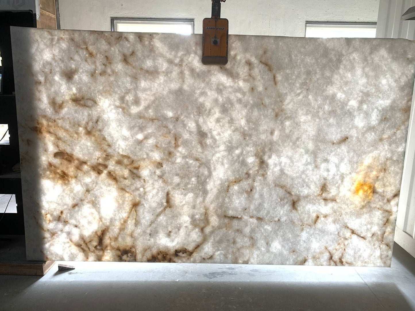 quartzitegoldmistbacklit